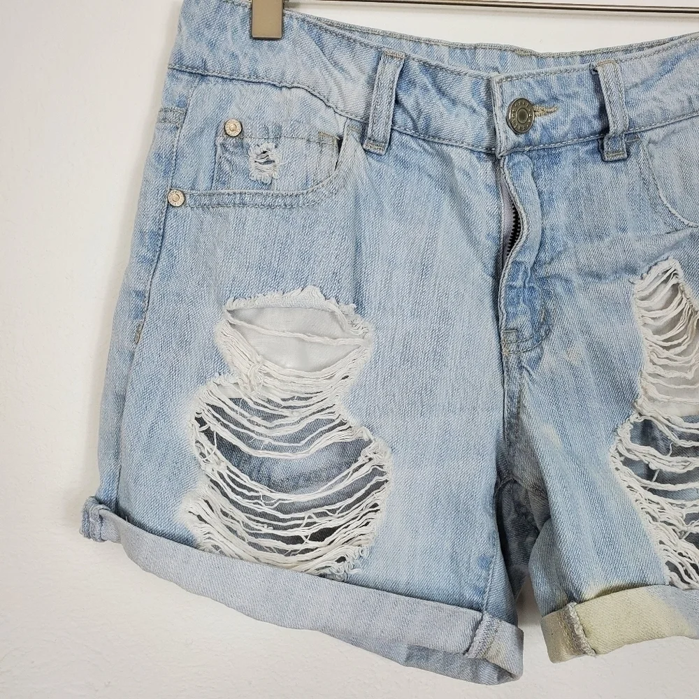 REFUGE DISTRESSED BLEACHED DENIM SHORTS
